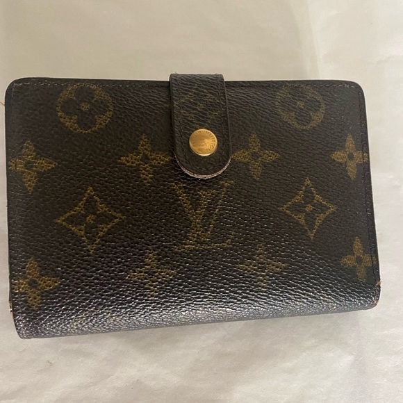 Louis Vuitton Handbags - Authentic Louis Vuitton monogram wallet